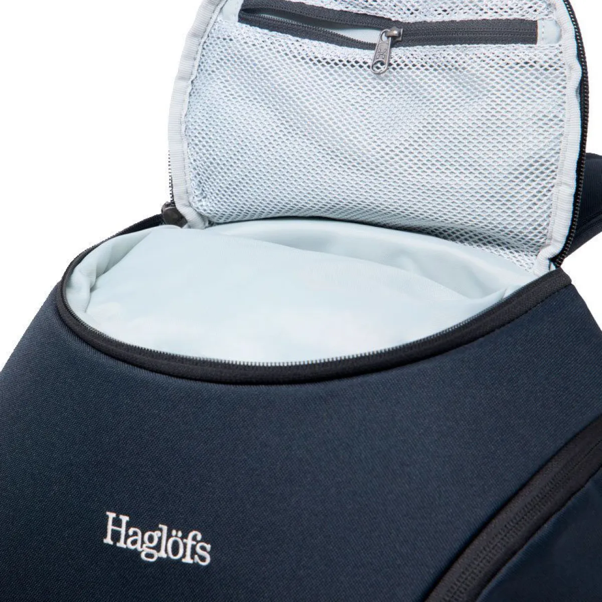 Haglöfs Rygsække|Udstyr-Corker Large - True Black True BlackVægt: 678 gramVolumen: 24 literMål LxDxB: 49 x 30x 20En innovativt designet og karakteristisk dagtursrygsæk i høj kvalitet til unge eventyrere. Fremstillet af genanvendte, beskyttende stoffer. Indholdet i Corker er let at komme til via en smart, stor åbning i siden, der giver god adgang til - og et let overblik over - alt, hvad der er pakket ned i den. Robust opbygning, der forhindrer rygsækken i at falde sammen.Specifikationer:- 100% genanvendt hovedbestanddel, vejrbestandigt og meget holdbart stof- Stor åbning i siderummet, der giver god adgang og overblik over indholdet- En mindre lynlåslomme inde i hovedrummet- Box-facon: forhindrer rygsækken i at falde sammen- Navn og adresselabel trykt indvendigt i rygsækken- En strækbar sidelomme, der kan udvides, til vandflaske eller ekstra udstyr- Anatomisk formede skulderremme Brystrem med brudsikkert sikkerhedsspænde- Ekstern strop for lettere adgang til ting såsom tøj- Reflekslogo for god synlighed- Store lynlåsstrop, der er lette at få fat i- Håndtag i toppen, der er let at gribe fat i- Overfladerne er imprægneret med DWR uden fluorocarbon: hjælper med at holde vand og smuds borteDetaljer