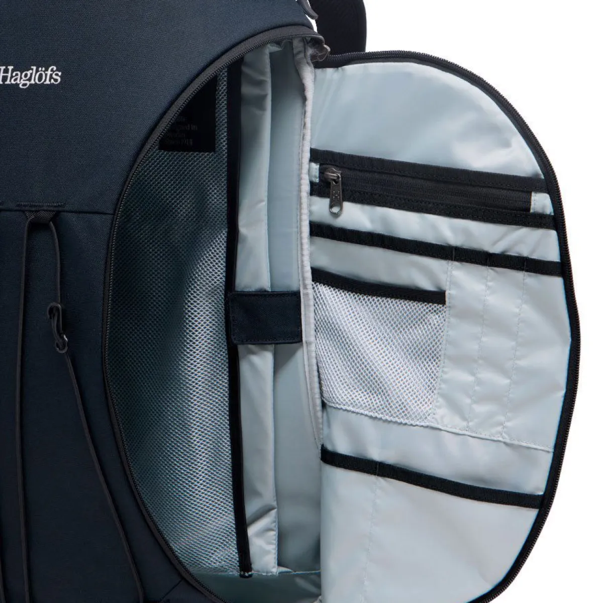 Haglöfs Rygsække|Udstyr-Corker Large - True Black True BlackVægt: 678 gramVolumen: 24 literMål LxDxB: 49 x 30x 20En innovativt designet og karakteristisk dagtursrygsæk i høj kvalitet til unge eventyrere. Fremstillet af genanvendte, beskyttende stoffer. Indholdet i Corker er let at komme til via en smart, stor åbning i siden, der giver god adgang til - og et let overblik over - alt, hvad der er pakket ned i den. Robust opbygning, der forhindrer rygsækken i at falde sammen.Specifikationer:- 100% genanvendt hovedbestanddel, vejrbestandigt og meget holdbart stof- Stor åbning i siderummet, der giver god adgang og overblik over indholdet- En mindre lynlåslomme inde i hovedrummet- Box-facon: forhindrer rygsækken i at falde sammen- Navn og adresselabel trykt indvendigt i rygsækken- En strækbar sidelomme, der kan udvides, til vandflaske eller ekstra udstyr- Anatomisk formede skulderremme Brystrem med brudsikkert sikkerhedsspænde- Ekstern strop for lettere adgang til ting såsom tøj- Reflekslogo for god synlighed- Store lynlåsstrop, der er lette at få fat i- Håndtag i toppen, der er let at gribe fat i- Overfladerne er imprægneret med DWR uden fluorocarbon: hjælper med at holde vand og smuds borteDetaljer