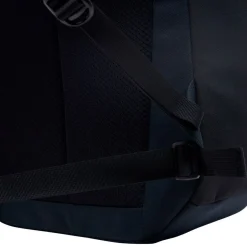 Haglöfs Rygsække|Udstyr-Corker Large - True Black True BlackVægt: 678 gramVolumen: 24 literMål LxDxB: 49 x 30x 20En innovativt designet og karakteristisk dagtursrygsæk i høj kvalitet til unge eventyrere. Fremstillet af genanvendte, beskyttende stoffer. Indholdet i Corker er let at komme til via en smart, stor åbning i siden, der giver god adgang til - og et let overblik over - alt, hvad der er pakket ned i den. Robust opbygning, der forhindrer rygsækken i at falde sammen.Specifikationer:- 100% genanvendt hovedbestanddel, vejrbestandigt og meget holdbart stof- Stor åbning i siderummet, der giver god adgang og overblik over indholdet- En mindre lynlåslomme inde i hovedrummet- Box-facon: forhindrer rygsækken i at falde sammen- Navn og adresselabel trykt indvendigt i rygsækken- En strækbar sidelomme, der kan udvides, til vandflaske eller ekstra udstyr- Anatomisk formede skulderremme Brystrem med brudsikkert sikkerhedsspænde- Ekstern strop for lettere adgang til ting såsom tøj- Reflekslogo for god synlighed- Store lynlåsstrop, der er lette at få fat i- Håndtag i toppen, der er let at gribe fat i- Overfladerne er imprægneret med DWR uden fluorocarbon: hjælper med at holde vand og smuds borteDetaljer