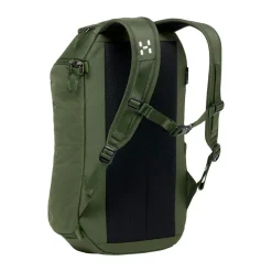Haglöfs Rygsække|Udstyr-HAGLÖFS Corker Medium Seaweed GreenVægt: 678 gramVolumen: 18 literMål LxDxB: 43 x 28 x 19En innovativt designet og karakteristisk dagtursrygsæk i høj kvalitet til unge eventyrere. Fremstillet af genanvendte, beskyttende stoffer. Indholdet i Corker er let at komme til via en smart, stor åbning i siden, der giver god adgang til - og et let overblik over - alt, hvad der er pakket ned i den. Robust opbygning, der forhindrer rygsækken i at falde sammen.Specifikationer:- 100% genanvendt hovedbestanddel, vejrbestandigt og meget holdbart stof- Stor åbning i siderummet, der giver god adgang og overblik over indholdet- En mindre lynlåslomme inde i hovedrummet- Box-facon: forhindrer rygsækken i at falde sammen- Navn og adresselabel trykt indvendigt i rygsækken- En strækbar sidelomme, der kan udvides, til vandflaske eller ekstra udstyr- Anatomisk formede skulderremme Brystrem med brudsikkert sikkerhedsspænde- Ekstern strop for lettere adgang til ting såsom tøj- Reflekslogo for god synlighed- Store lynlåsstrop, der er lette at få fat i- Håndtag i toppen, der er let at gribe fat i- Overfladerne er imprægneret med DWR uden fluorocarbon: hjælper med at holde vand og smuds borteDetaljer