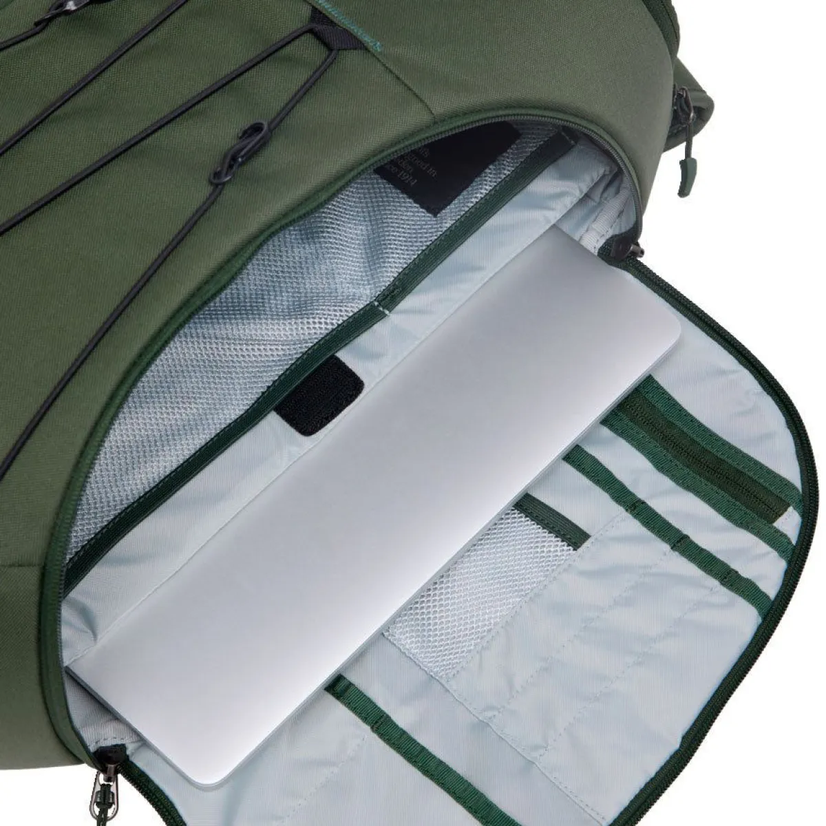 Haglöfs Rygsække|Udstyr-HAGLÖFS Corker Medium Seaweed GreenVægt: 678 gramVolumen: 18 literMål LxDxB: 43 x 28 x 19En innovativt designet og karakteristisk dagtursrygsæk i høj kvalitet til unge eventyrere. Fremstillet af genanvendte, beskyttende stoffer. Indholdet i Corker er let at komme til via en smart, stor åbning i siden, der giver god adgang til - og et let overblik over - alt, hvad der er pakket ned i den. Robust opbygning, der forhindrer rygsækken i at falde sammen.Specifikationer:- 100% genanvendt hovedbestanddel, vejrbestandigt og meget holdbart stof- Stor åbning i siderummet, der giver god adgang og overblik over indholdet- En mindre lynlåslomme inde i hovedrummet- Box-facon: forhindrer rygsækken i at falde sammen- Navn og adresselabel trykt indvendigt i rygsækken- En strækbar sidelomme, der kan udvides, til vandflaske eller ekstra udstyr- Anatomisk formede skulderremme Brystrem med brudsikkert sikkerhedsspænde- Ekstern strop for lettere adgang til ting såsom tøj- Reflekslogo for god synlighed- Store lynlåsstrop, der er lette at få fat i- Håndtag i toppen, der er let at gribe fat i- Overfladerne er imprægneret med DWR uden fluorocarbon: hjælper med at holde vand og smuds borteDetaljer