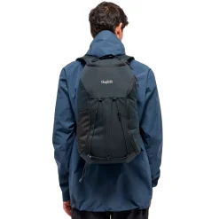 Haglöfs Rygsække|Udstyr-Corker Medium - True Black True BlackVægt: 678 gramVolumen: 18 literMål LxDxB: 43 x 28 x 19En innovativt designet og karakteristisk dagtursrygsæk i høj kvalitet til unge eventyrere. Fremstillet af genanvendte, beskyttende stoffer. Indholdet i Corker er let at komme til via en smart, stor åbning i siden, der giver god adgang til - og et let overblik over - alt, hvad der er pakket ned i den. Robust opbygning, der forhindrer rygsækken i at falde sammen.Specifikationer:- 100% genanvendt hovedbestanddel, vejrbestandigt og meget holdbart stof- Stor åbning i siderummet, der giver god adgang og overblik over indholdet- En mindre lynlåslomme inde i hovedrummet- Box-facon: forhindrer rygsækken i at falde sammen- Navn og adresselabel trykt indvendigt i rygsækken- En strækbar sidelomme, der kan udvides, til vandflaske eller ekstra udstyr- Anatomisk formede skulderremme Brystrem med brudsikkert sikkerhedsspænde- Ekstern strop for lettere adgang til ting såsom tøj- Reflekslogo for god synlighed- Store lynlåsstrop, der er lette at få fat i- Håndtag i toppen, der er let at gribe fat i- Overfladerne er imprægneret med DWR uden fluorocarbon: hjælper med at holde vand og smuds borteDetaljer