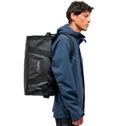 Haglöfs Rejsetasker|Duffelbags-Lava 50 Duffelbag - True Black  True BlackMateriale: 900D Polyester med TPE-bagside, 4200D Oxford PolyamidMål: Højde: 31 cm Dybde: 35 cm Bredde: 53 cmVægt: Ca. 1030 gram (50 Liter)En driftsikker rejsetaske plads til alt dit udstyr. Lava er fremstillet rundt om et stort hovedrum med en indvendig, dokumentlomme med lynlås, og et andet rum med lynlås, hvilket kan fordobles som en lomme til at lægge tasken i. Behagelige, justerbare skulderremme, bærehåndtag og løftehåndtag lader dig bære den præcis, hvor du vil.Specifikationer:- Rummeligt hovedrum- Forstærket dobbelt lag i bunden- Forstærkede hjørner- Bærehåndtag- Indvendig lynlåslomme til dokumenter- Aftagelige, justerbare skulderremmene- Indvendigt, lynlåsrum tillader dig at opdele ekstra udstyr eller tøj og kan også deles som opbevaringslommeDetaljer