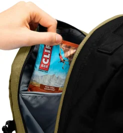 Haglöfs Rygsække|Tasker Og Rygsække-Tight Large Rygsæk, olive green True black / Olive GreenVolume: ca. 25 literMål: (højde x dybde x bredde): 53x26x31 cmVægt: ca. 600 gDen populære Tight rygsæk fra Haglöfs er tilbage i en opdateret version. Haglöfs kombinerer genanvendte materialer med et markant, ikonisk design.