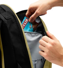 Haglöfs Rygsække|Tasker Og Rygsække-Tight Rygsæk Medium, olive green True black / Olive GreenVolume: ca. 20 literMål: (højde x dybde x bredde): 50x23x29 cmVægt: ca. 525 gDen populære Tight rygsæk fra Haglöfs er tilbage i en opdateret version. Haglöfs kombinerer genanvendte materialer med et markant, ikonisk design.