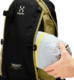 Haglöfs Rygsække|Tasker Og Rygsække-Tight Rygsæk Medium, olive green True black / Olive GreenVolume: ca. 20 literMål: (højde x dybde x bredde): 50x23x29 cmVægt: ca. 525 gDen populære Tight rygsæk fra Haglöfs er tilbage i en opdateret version. Haglöfs kombinerer genanvendte materialer med et markant, ikonisk design.