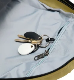 Haglöfs Rygsække|Tasker Og Rygsække-Tight Rygsæk Medium, olive green True black / Olive GreenVolume: ca. 20 literMål: (højde x dybde x bredde): 50x23x29 cmVægt: ca. 525 gDen populære Tight rygsæk fra Haglöfs er tilbage i en opdateret version. Haglöfs kombinerer genanvendte materialer med et markant, ikonisk design.