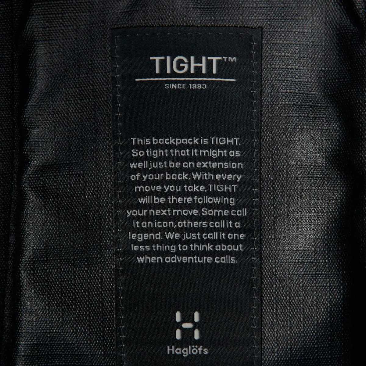 Haglöfs Rygsække|Tasker Og Rygsække-Tight Rygsæk Small, olive green True black / Olive GreenVolume: ca. 15 literMål: (højde x dybde x bredde): 46x22x27 cmVægt: ca. 480 gDen populære Tight rygsæk fra Haglöfs er tilbage i en opdateret version. Haglöfs kombinerer genanvendte materialer med et markant, ikonisk design.