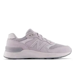 New Balance Fritidssko|Sneakers-880 V7 Walking Damesko Pearl GrayNew Balance Fresh Foam Walking 880 v7 har en blød Fresh Foam-mellemsål for ekstra støddæmpning, hvor du har mest brug for det, og hjælper dine fødder med at holde sig komfortable på lange gåture. Med en NDurance-ydersål i gummi er disse vandresko lavet til at være holdbare kilometer efter kilometer, mens ydersålens Walking Strike Path-teknologi hjælper med at guide din fod til jævne skridt.Specifikationer:- Dæmpende Fresh Foam-mellemsål, som er omhyggeligt udviklet til at gøre skoen ekstra let og behagelig- Overdel i ruskind/mesh for holdbarhed og en let fornemmelse- Ydersål af NDurance-gummi leverer overlegen slidstyrke, så skoene holder længere selv i de områder, som bliver slidt allermest- Ydersålen er fremstillet med Walking Strike Path-teknologi, som guider foden gennem hele gangcyklussenDetaljer