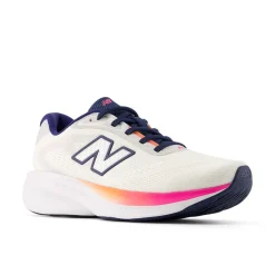 New Balance Løbesko|Løbesko-Fresh Foam 680 v9 Løbesko Dame Sea Salt / Tangerine Heat / Pink HeatNew Balance Fresh Foam 680 v9 er en komfortabel løbesko til kvinder, der er udviklet til at følge dig på både korte og længere løbeture. Modellen er ideel til daglig træning og henvender sig til løbere, der ønsker en let og behagelig løbeoplevelse med fokus på støddæmpning og komfort.Skoen er udstyret med en Fresh Foam-mellemsål, som er præcisionsudviklet til at levere blød og let støddæmpning i hvert eneste skridt. Det giver en jævn og komfortabel løbefornemmelse, uanset tempo. Den åndbare mesh-overdel sikrer god ventilation og en let pasform, mens ydersålen i gummi bidrager til holdbarhed og stabil kontakt med underlaget. En løbesko, der kombinerer lav vægt med pålidelig komfort til hverdagsløb.Specifikationer:• Fresh Foam-mellemsål med let og blød støddæmpning• Åndbar og let overdel i tekstil• Formstøbt, konstrueret mesh for forbedret pasform• Integreret gummiydersål for øget komfort og holdbarhed• Velegnet til daglig løbetræning• Vægt: ca. 216 gDetaljer