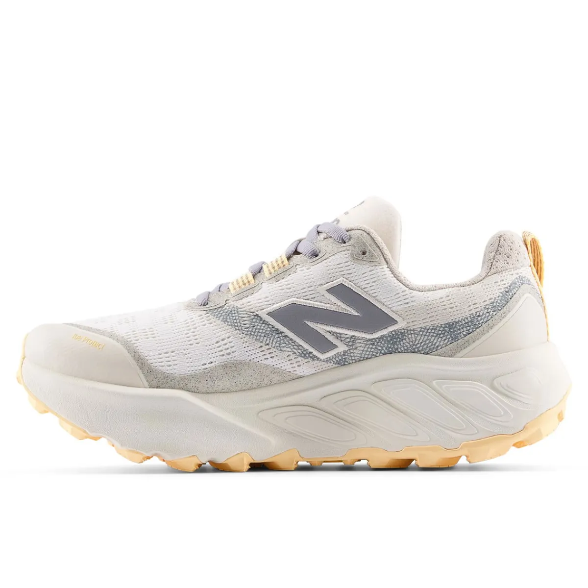 New Balance Løbesko|Løbesko-Fresh Foam Hierro v9 Trail Løbesko Dame Sea SaltNew Balance Fresh Foam Hierro v9 er en avanceret trail-løbesko til kvinder, der er udviklet til at levere høj komfort, stabilitet og sikkert greb i varieret og krævende terræn. Modellen er skabt til løbere, der bevæger sig off-road og ønsker en sko, der indgyder tryghed og performance, uanset om turen går gennem skov, over grus eller på tekniske stier.Skoen er udstyret med en dobbelt densitet Fresh Foam X-mellemsål, som giver New Balance’ mest støddæmpede Fresh Foam-oplevelse. Den blødere øverste del af mellemsålen sikrer høj komfort, mens den fastere nederste del bidrager med stabilitet på ujævnt underlag. Ydersålen i Vibram® Megagrip™ med Traction Lug™-teknologi og et opdateret mønster giver effektivt greb i både våde og tørre forhold. Toe Protect-teknologien beskytter tæerne mod sten, rødder og løst terræn.Specifikationer:Fresh Foam X-mellemsål med dobbelt densitet for komfort og stabilitetCa. 3 % biobaseret indhold i mellemsålenVibram® Megagrip™ ydersål med Traction Lug™-teknologiEffektivt greb i både våde og tørre terrænerToe Protect-teknologi for ekstra beskyttelseFastgjort pløsHældrop: 4 mmOverdel i mesh og syntetiske materialerSnørelukningVægt: ca. 253 gDetaljer