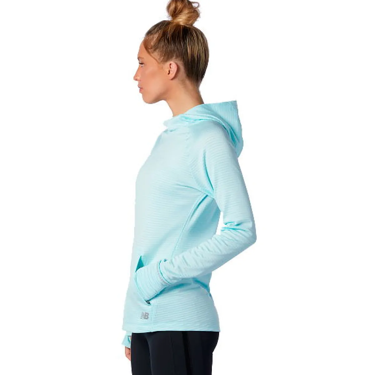New Balance Træningstøj|Løbetøj-Heat Grid Hoodie Dame, lyseblå Pale Blue Chill HeatherMateriale: 95% Polyester 4.5% ElastanLøbetrøje designet til det kølige vejr. Med stretch for komfort. Specifikationer:- NB HEAT hurtigtørrende teknologi holder dig varm og holder fugt væk- Atletisk pasform, perfekt til aktiv bevælgese- Lange ærmer med tommelfingerhuller for en behagelig pasform- En kængurulomme m/lynlås til opbevaring af f.eks mobilDetaljer