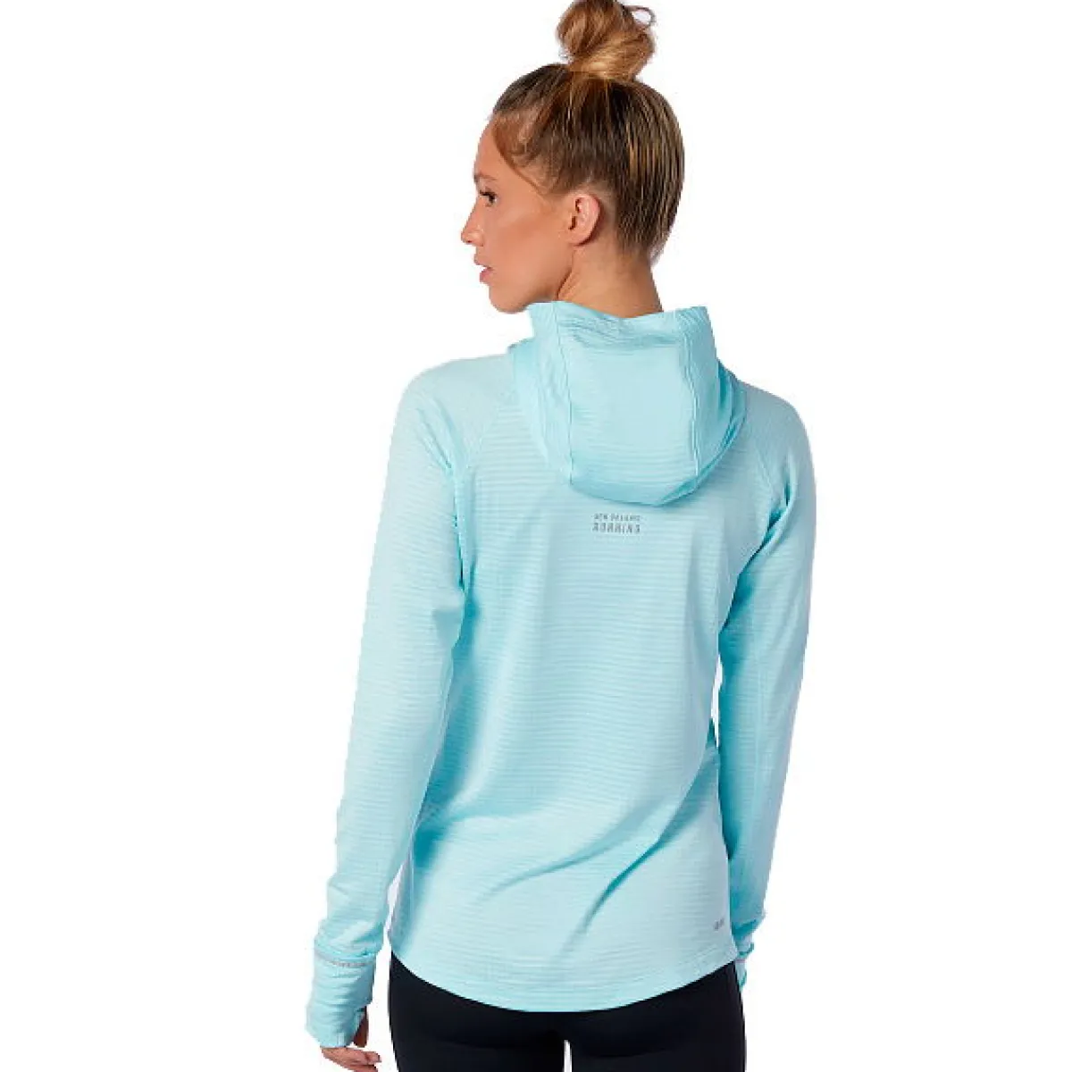 New Balance Træningstøj|Løbetøj-Heat Grid Hoodie Dame, lyseblå Pale Blue Chill HeatherMateriale: 95% Polyester 4.5% ElastanLøbetrøje designet til det kølige vejr. Med stretch for komfort. Specifikationer:- NB HEAT hurtigtørrende teknologi holder dig varm og holder fugt væk- Atletisk pasform, perfekt til aktiv bevælgese- Lange ærmer med tommelfingerhuller for en behagelig pasform- En kængurulomme m/lynlås til opbevaring af f.eks mobilDetaljer
