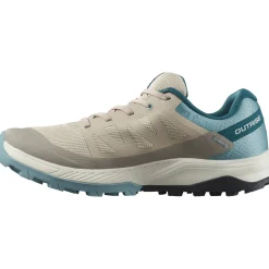 Salomon Vinterfodtøj|Vinterfodtøj-Outrise Gore-Tex Damesko Feather Gray / Stone Blue / StargazerVægt: 260 gramSalomon Outrise er en let allround outdoor sko til gåturene i naturen eller som praktisk og smart fritidssko. Denne model har en Gore-Tex® membran, der sikrer vandtæhed samtidg med at fødderne kan ånde og kommer af med overskudsvarmen.Skoens overdel er fremstillet i en let konstruktion med åndbar mesh, god beskyttelse og SensiFit™ påsvejset, der bidrager til en god pasform rund om foden, når skoen snørres.Fakta:- Gore-Tex® membran- Fuze Foam EVA mellemsål bidrager til komfort i stødabsobering og skridtafviklingen- All Terrain Contragrip® undersål i slidstærkt gummi med et mønster, der giver fodfæste i både tørt, vådt, fast og løst underlag.          Detaljer