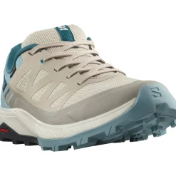 Salomon Vinterfodtøj|Vinterfodtøj-Outrise Gore-Tex Damesko Feather Gray / Stone Blue / StargazerVægt: 260 gramSalomon Outrise er en let allround outdoor sko til gåturene i naturen eller som praktisk og smart fritidssko. Denne model har en Gore-Tex® membran, der sikrer vandtæhed samtidg med at fødderne kan ånde og kommer af med overskudsvarmen.Skoens overdel er fremstillet i en let konstruktion med åndbar mesh, god beskyttelse og SensiFit™ påsvejset, der bidrager til en god pasform rund om foden, når skoen snørres.Fakta:- Gore-Tex® membran- Fuze Foam EVA mellemsål bidrager til komfort i stødabsobering og skridtafviklingen- All Terrain Contragrip® undersål i slidstærkt gummi med et mønster, der giver fodfæste i både tørt, vådt, fast og løst underlag.          Detaljer
