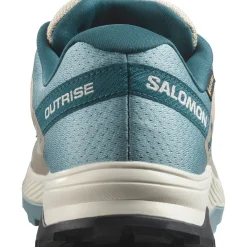 Salomon Vinterfodtøj|Vinterfodtøj-Outrise Gore-Tex Damesko Feather Gray / Stone Blue / StargazerVægt: 260 gramSalomon Outrise er en let allround outdoor sko til gåturene i naturen eller som praktisk og smart fritidssko. Denne model har en Gore-Tex® membran, der sikrer vandtæhed samtidg med at fødderne kan ånde og kommer af med overskudsvarmen.Skoens overdel er fremstillet i en let konstruktion med åndbar mesh, god beskyttelse og SensiFit™ påsvejset, der bidrager til en god pasform rund om foden, når skoen snørres.Fakta:- Gore-Tex® membran- Fuze Foam EVA mellemsål bidrager til komfort i stødabsobering og skridtafviklingen- All Terrain Contragrip® undersål i slidstærkt gummi med et mønster, der giver fodfæste i både tørt, vådt, fast og løst underlag.          Detaljer