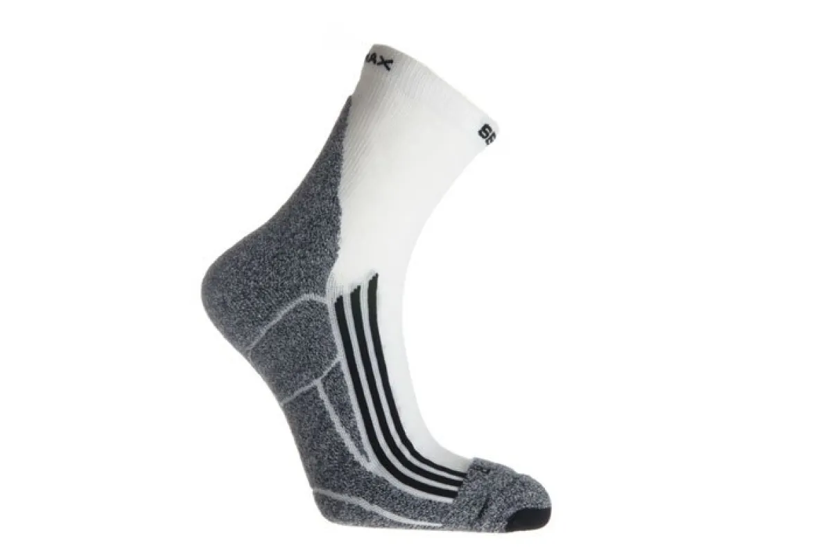 Seger Træningstøj|Løbetøj-Running Coolmax Løbestrømper WhiteMateriale: 45% Polyamide, 20% Coolmax, 20% Cotton, 13% tactel polyamide, 2% ElastaneSuper funktionelle løbestrømper fra Seger, i høj kvalitet. Specifikationer:- Strømpen er af elastisk materiale, og sidder derfor perfekt til foden - SvedtransporternedeDetaljer