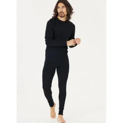 Whistler Skitøj|Vintertøj-Cerro Merinould Skiundertøjssæt Herre, navy  2048 Navy BlazerMateriale: 85% Merinould 15% Lyocell (silkeagtigt mod huden)  Funktionelt undertøj med merinould har den egenskab at holde kropstemperaturen stabil i al slags vejr. Velegnet til mange former for udendørs aktiviteter. Eller indendørs, hvis der skal spares lidt på varmeregningen.Fakta:- 85% af produktet indeholder super blødt "Merinould" som ikke kradser mod huden- 15% er materialet lyocell (naturmateriale), der føles silkeagtigt mod huden. Bidrager til både varme og åndbarhed/svedtransport.   - Ingen generende syninger- Pasformen er tætsiddende, men giver samtidig god bevægelsesfrihed - Hurtigtørrende, åndbart og antibakteriel materiale - Blandingen af merinould og lyocell, sikrer en god temperaturregulering for kroppen - Kan benyttes til de fleste udendørsaktiviteter, så som løbeturen, skituren og til vandreturen- Isolationsevne til ca. minus 30 graderDetaljer